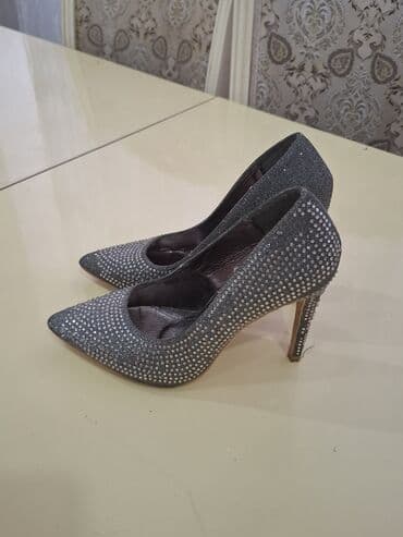 школьные туфли: Geyilmeyib. 38 razmerdir - Rəng: boz/metalik - Üst hissə: parlaq — 2