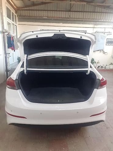 hyundai tucson 2006: Hyundai Avante sedan – ağ rəng, şəhər və magistral üçün rahat və — 5