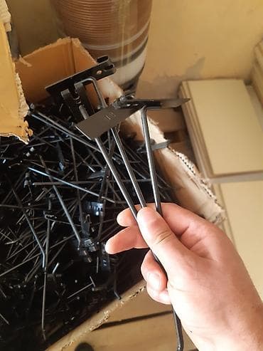 Məhsul: Metal asılqan/pikqo (divar rafı və perforasiya olunmuş panel