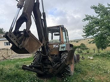 traktör satış: Universaldır: ön qreyder bıçağı və arxa ekskavator kovası olan təkərli — 4