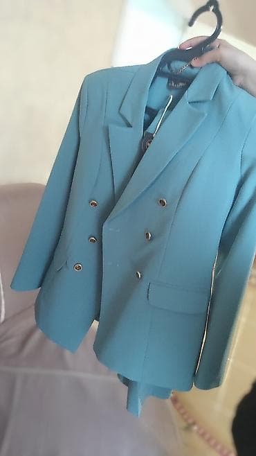 Kostyum dəst satılır Heç geyinilmeyib.Razmer sehvliyinə görə