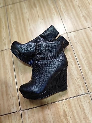 Qadınlar üçün qara rəngli platforma dabanlı botlar - Model: Daxili — 4