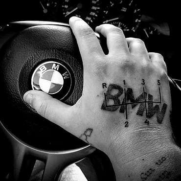 15 yaşım var ofsiant iş axtarıram günü 15 20 azn veya aylıq maaş