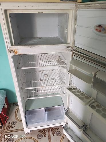 İki kameralı soyuducu - Üst hissədə dondurucu bölmə, alt hissədə