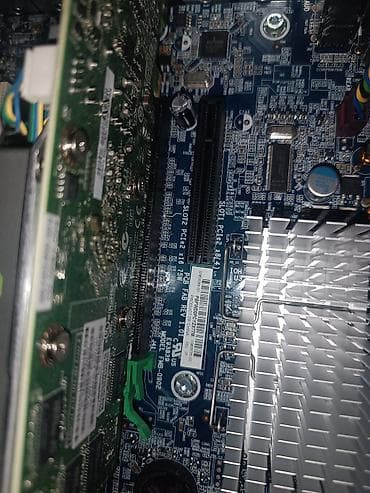 komputer hisseleri: 6 ram Portu var. 1 gb video kart. hazırda ram 8 GB di parametrləri — 3