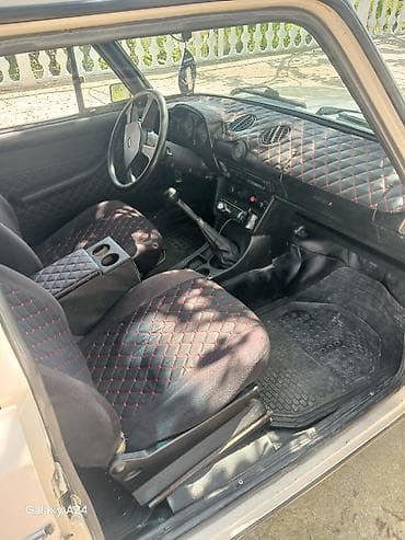 priora ehtiyyat hissələri: VAZ 2106 sedan – klassik dizaynlı, ağ rəngdə. 4 qapı, arxa ötürücülü — 5