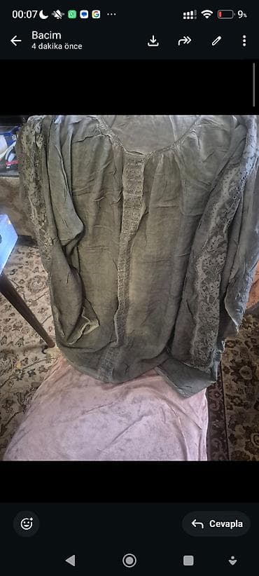 qadin geymi: Qadın bluzası – boz/yaşıl tonalı, romantik üslubda. - Yumşaq, yüngül — 1