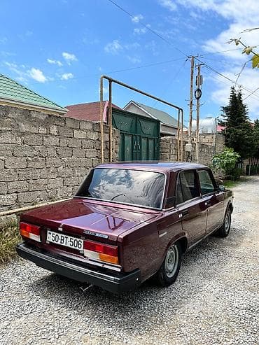 bufer satisi: VAZ 2107 sedan – klassik “Jiquli”. Rəng: tünd albalı (bordo). Kuzov — 6
