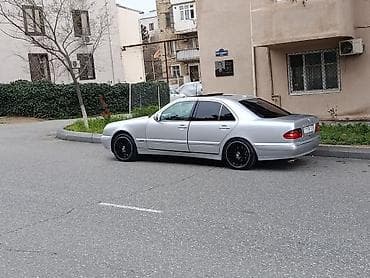Mercedes-Benz E-Class (W210) sedan Xüsusiyyətlər: - Korpus: 4 qapılı — 6