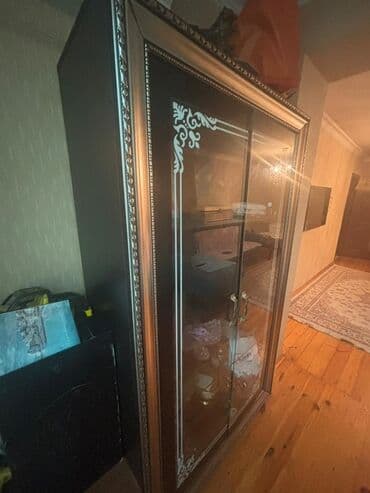 işlənmiş vitrin: Şüşəli dolab vitrini — 2