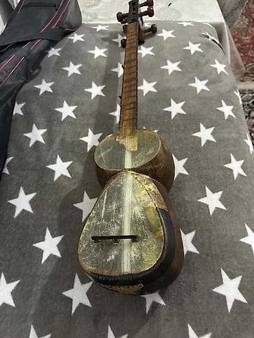 Məhsul: Tar (Azərbaycan xalq musiqi aləti) Təsvir: - Klassik iki