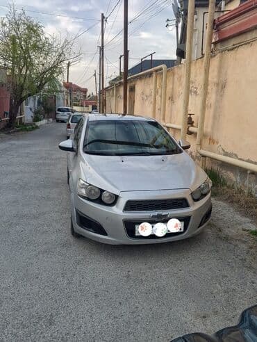qadın üçün maşınlar: Chevrolet Aveo: 1.4 l | 2012 il 193600 km Sedan — 7