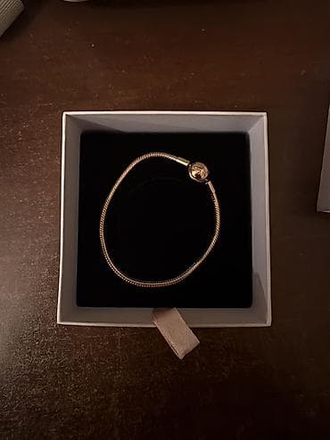 Pandora original rose gold qolbagi. Mağazadaki qiymet 355 azn’dir -