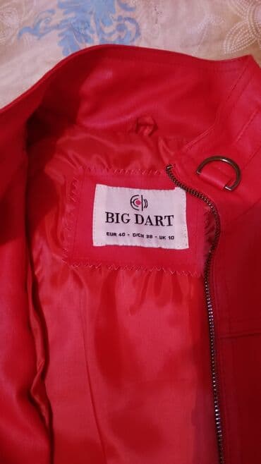 Dəstlər, kostyumlar: 2 dəfə çəkiliş üçün geyinilib. Çiynində cuzi qaraltı var (ətirdən — 2