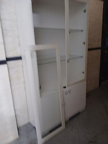 Ağ rəngli şüşəli vitrin/dolab - İki bölməli konstruksiya: yuxarı lalafo.az -da Ağ rəngli şüşəli vitrin/dolab - İki bölməli konstruksiya: yuxarı