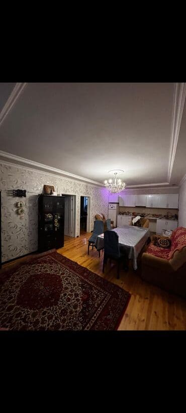 heyet evlerinde bulaq: Həyət evi - Tam mühafizə olunmuş hasarlı ərazi, geniş dəmir darvaza - — 9