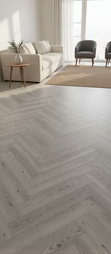 laminat 2020: Herringbone (balıqquyruğu) naxışlı döşəmə örtüyü – boz-ağac teksturası — 1