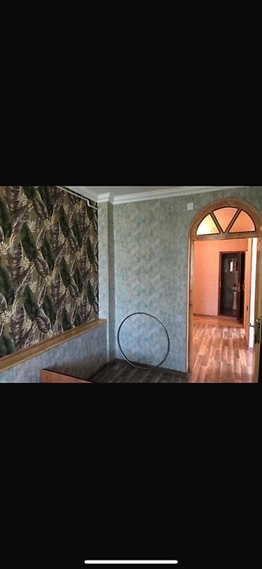 Ev Gencede Abbas Sehhetde xestexana ile uzbeuz yola baxan binada 1 ci — 1