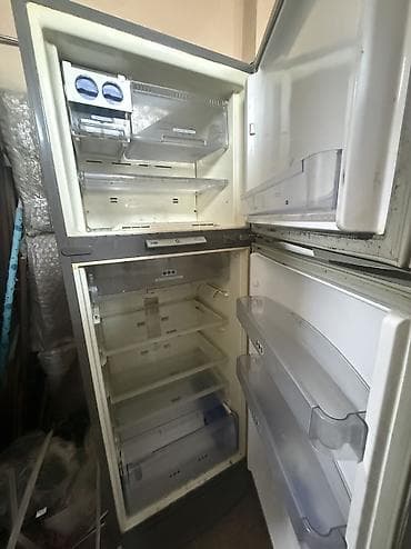 İşlənmiş 2 qapılı Whirlpool Soyuducu Satılır, rəng - Boz, Dolab içi — 2