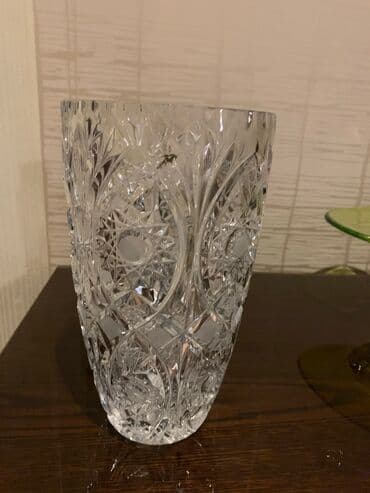 ad günü dekoru: Bir vaza, Xrustal — 1