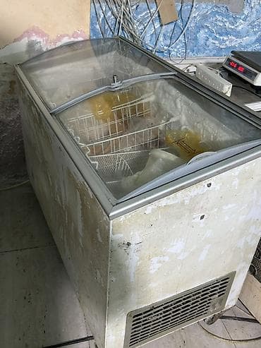 2 qapılı vitrin soyuducu satılır. İşlək vəziyyətdədir, soyutması var — 3