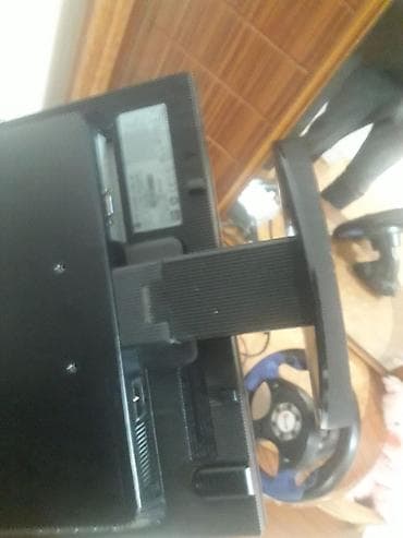 əl mikseri: LG Flatron L1953 monitor + Ucom sükan dəsti (oyun üçün) Paketdə: - LG — 3