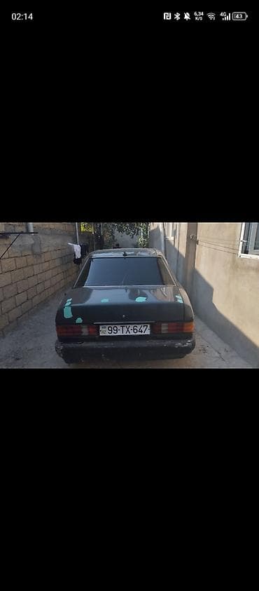 07 kapotu: Mercedes-Benz 190 (W201): 1.8 l | 1990 il Sedan — 2