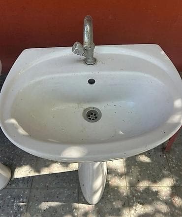 Duş şlanqları: Piyedestal tipli keramika əl-üz yuyan lavabolar – 2 ədəd - Material — 4