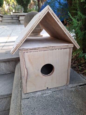 ördək bala: Taxta quş yuvası. Ölçüləri 20×20 mm. Taxtanın qalınlığı 16 mm. Möhkəm — 2