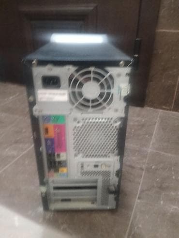 komputer pult: Acer Aspire M5100 masaüstü kompüter sistemi. Korpusun ön hissəsində — 2