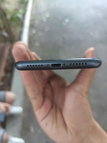 11 telefon: IPhone 11, Qara, Face ID — 5