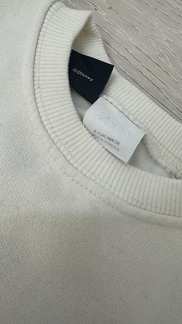 Кофты и свитеры: ZARA 4 yaş üçün . Продам в комплекте кофту и джинсы. Состояние — 5