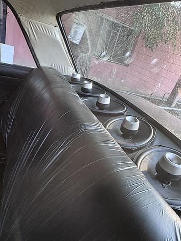 keys sat: VAZ 2107 sedan - Kuzov: qara rəng, klassik 4 qapılı sedan gövdə. - — 2