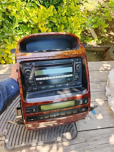 maqnitofon: Komplekt tərkibi: - Orijinal Toyota CD/MP3 radio maqnitofon (FM/AM — 2