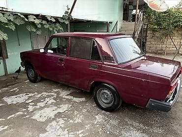1 9 karobka mexanika: VAZ 2107 sedan - Kuzov: 4 qapılı sedan, tünd qırmızı/bordo rəng. - — 5