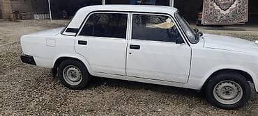 radiator acari: VAZ 2107, ağ rəng, sedan gövdə. - Mühərrik: benzinli, karbüratorlu — 2