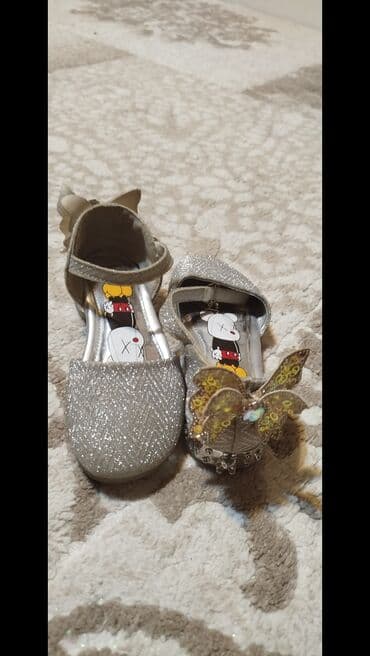 Джинсы и брюки: Məhsul: Qız uşağı üçün parıltılı balet tipli ayaqqabı - Rəng: gümüşü — 1