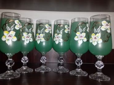 yaşıl pərdə: Qədəhlər, rəng - Yaşıl — 1