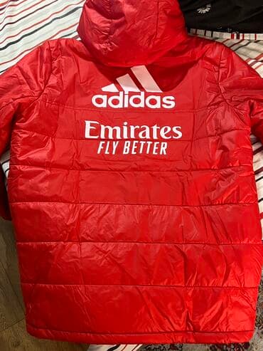 qaqa geyimi: Real Madrid futbol klubunun Adidas qış kurtkası. XL olcu, ideal — 2
