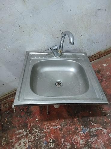 Umivalnik. 3 dene di.biri 15 manatdan