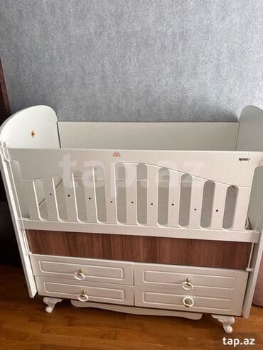 qoz bişiren: Oğlan və qız üçün, Beşik, Matras ilə, Yellənmə mexanizmsiz — 1