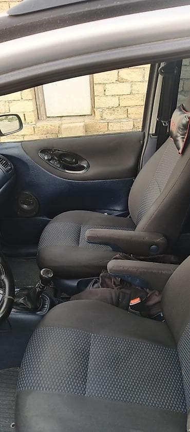 yan guzguler: Volkswagen Sharan miniven - Kuzov: gümüşü rəng, 5 qapı, relslərlə dam — 6