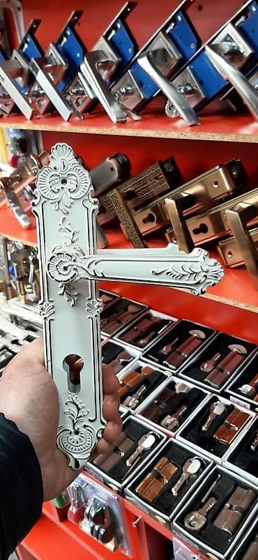 İstenilen cesidlerde qapi zamoklari bareller petleler mexanizimler