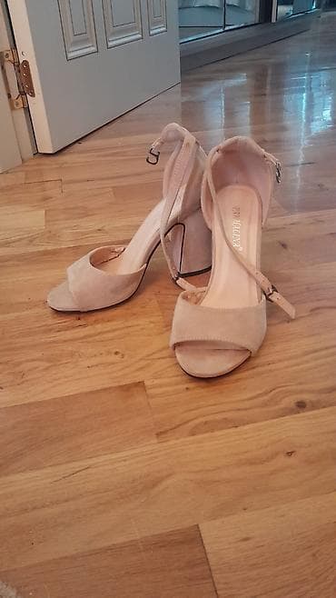 Женская одежда: Размер: 38, цвет - Бежевый, Новый — 2