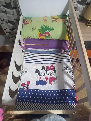 yumrta: Oğlan və qız üçün, İşlənmiş, Dördbucaq, Beşik, Dəstsiz, Matras ilə, Yellənmə mexanizmsiz — 1