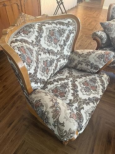 divan sultan: Klassik üslubda mebel dəsti Tərkibi: - 3 nəfərlik geniş divan - 2 — 2