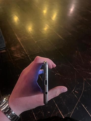 a 3 telefon: Samsung Galaxy A71, 128 GB, rəng - Mavi, Qırıq — 2