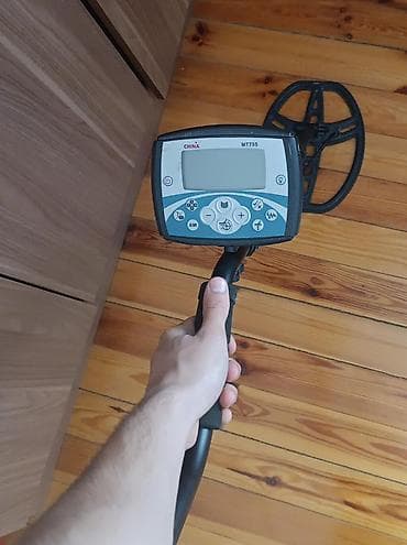 Metal axtaran aparatlar: Metal detektor – MT705 - Rəqəmsal LCD ekranlı idarəetmə bloku: siqnal — 2