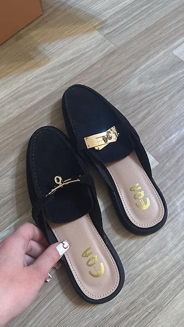 Qadın üçün loafer tipli şlapanlar - Rəng: qara - Üst hissə: zamşa