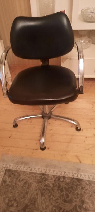 Ofis/kreslo stulu - Material: qara rəngli süni dəri oturacaq və bel